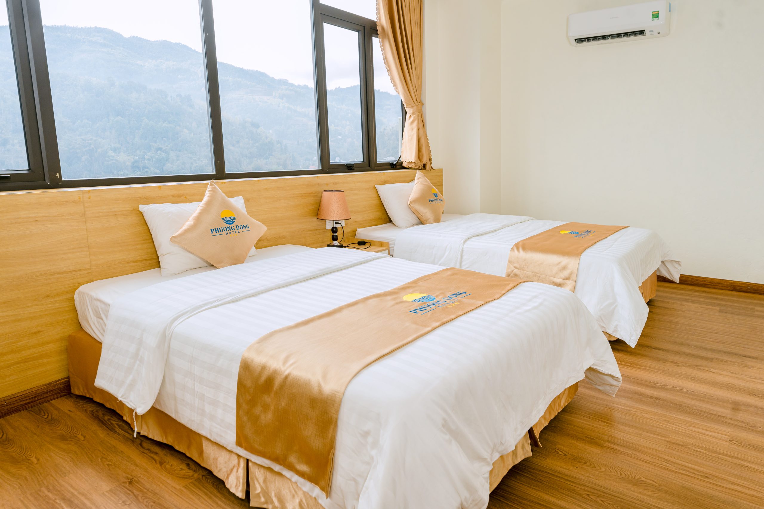 Twin bed room