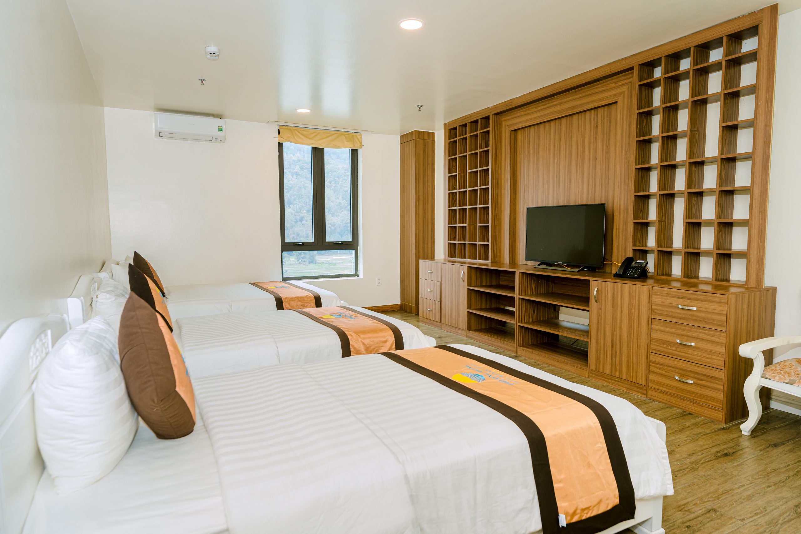 Triple bed room