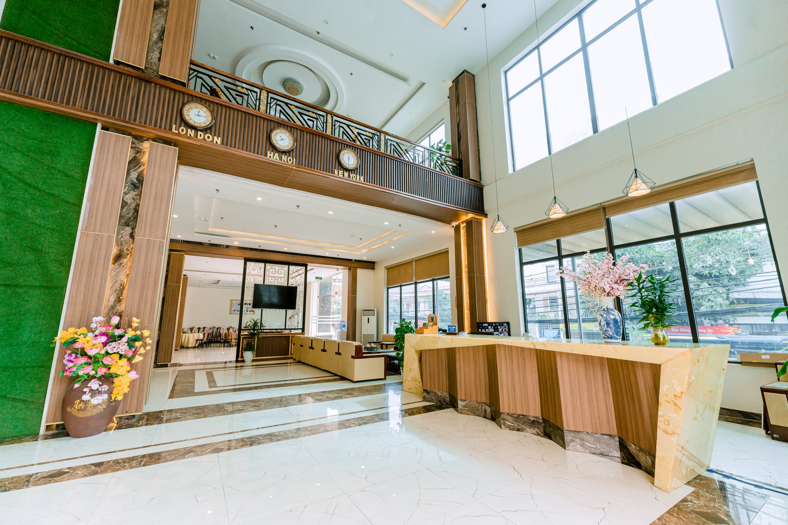 sảnh lễ tân khách sạn phương đông